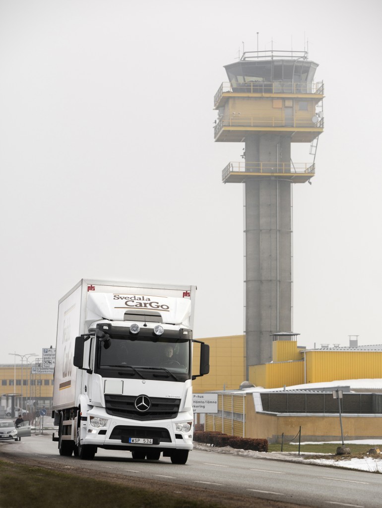 Den senaste lastbilen i Svedala Cargos flotta är Antos med en lastkapacitet på 7,9 ton. Foto: Ola Torkelsson.