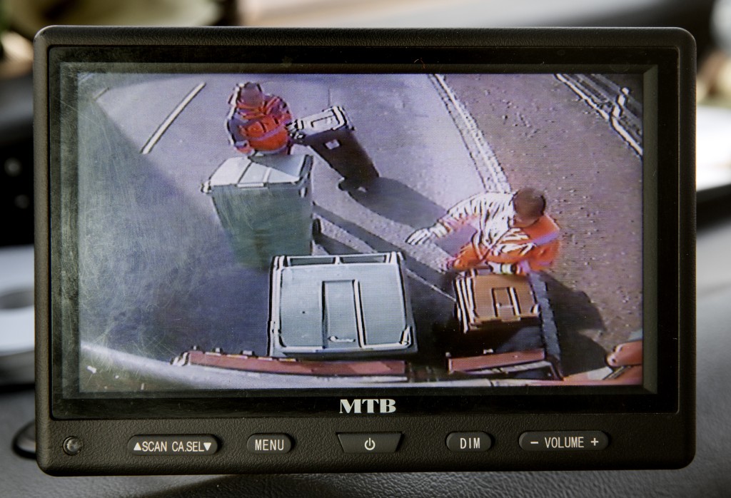 Via backkameran har föraren uppsikt över vad som händer bakom bilen.