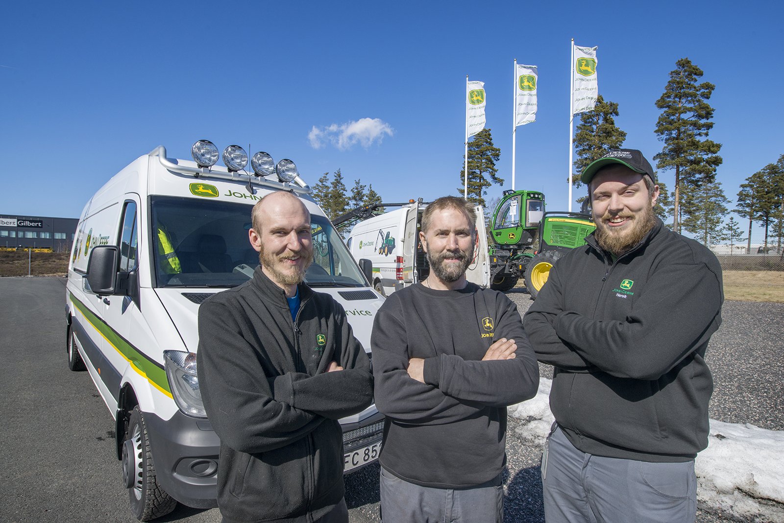 Tre medarbetre på John Deere Forestry – fr v Anthon Randau, Andreas Axelsson och Henrik Fjelkner.