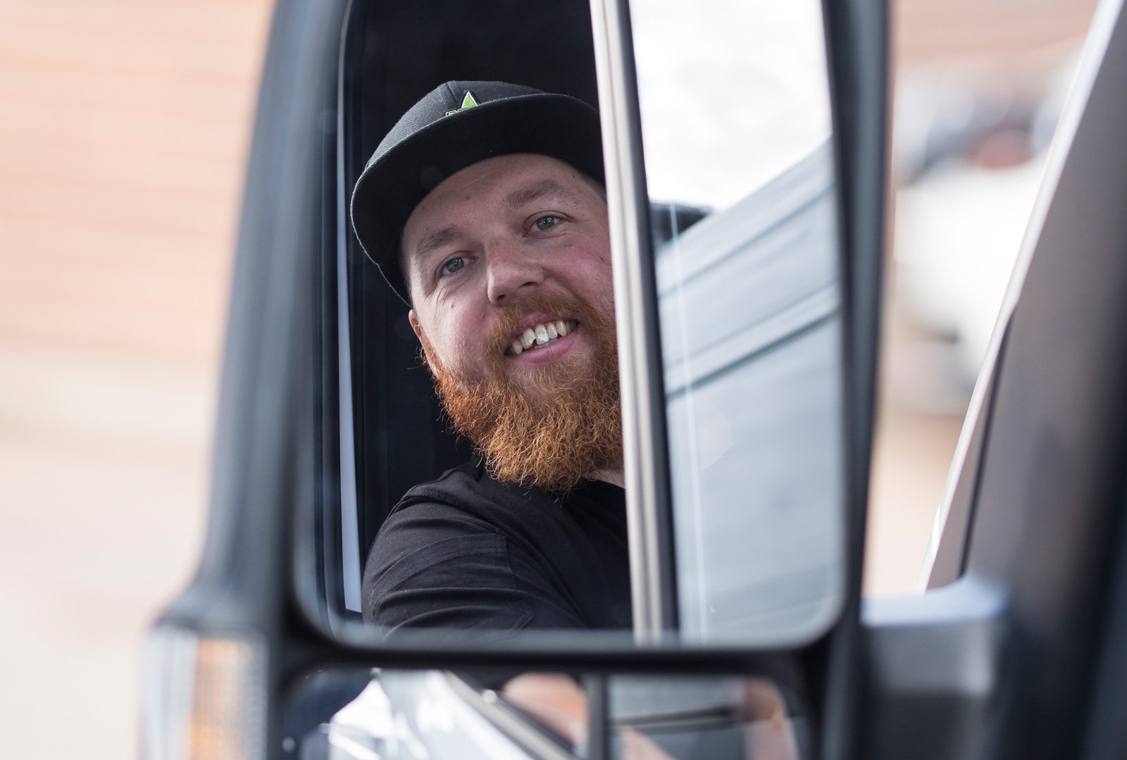 Bill Bergqvist hade inte planerat att bli ”påbyggare”, men pappa Lars inspirerade honom och nu driver de Dala Bilinredning i Borlänge tillsammans.